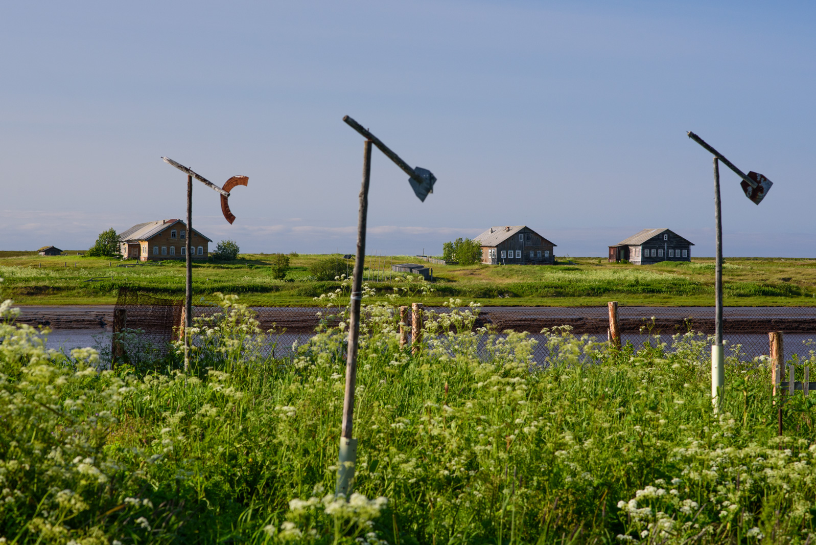 Поморские избы на берегу р.Койда. Сейчас не жилые.