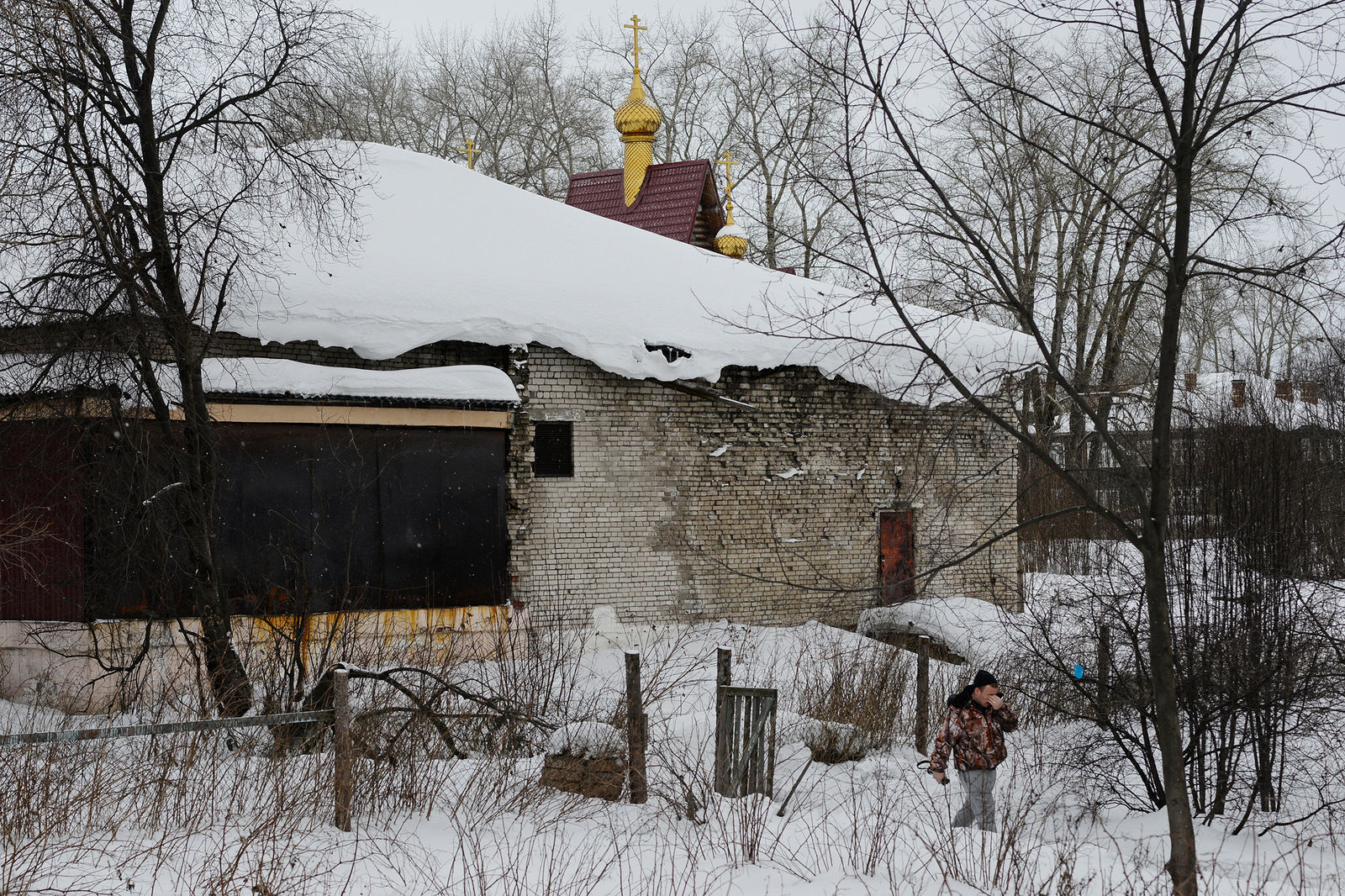 Новый храм в центре острова.
