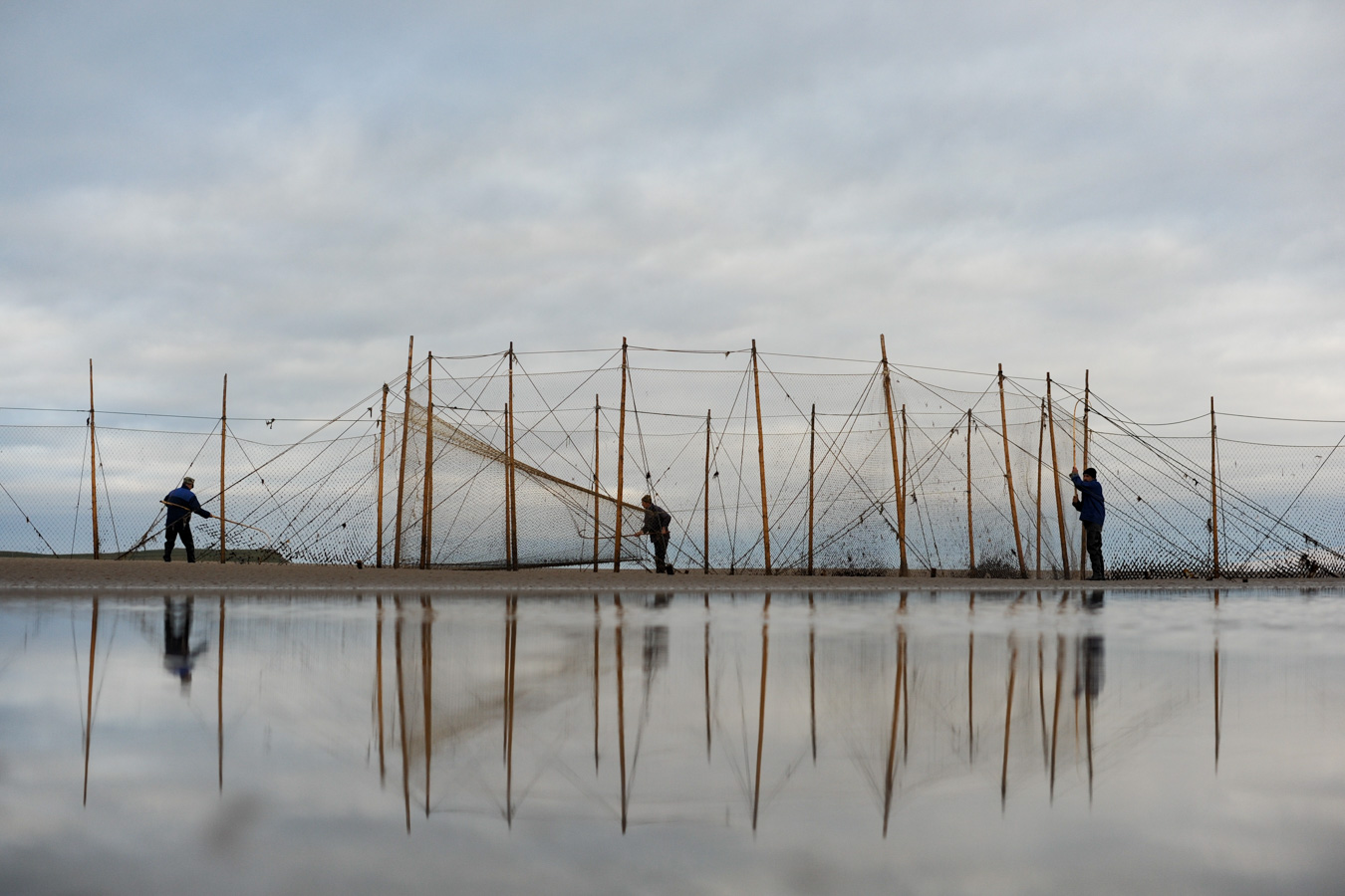 Рыбаки колхоза "Освобождение" близ тони Кедовка.