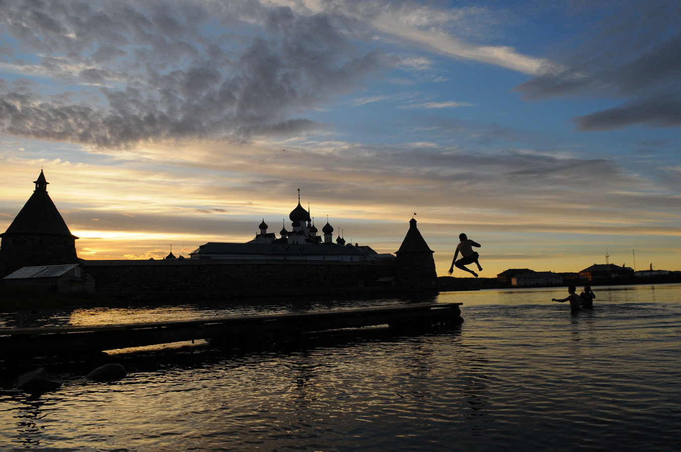 Купание в оз.Святое у Соловецкого монастыря (тогда еще не запретили)