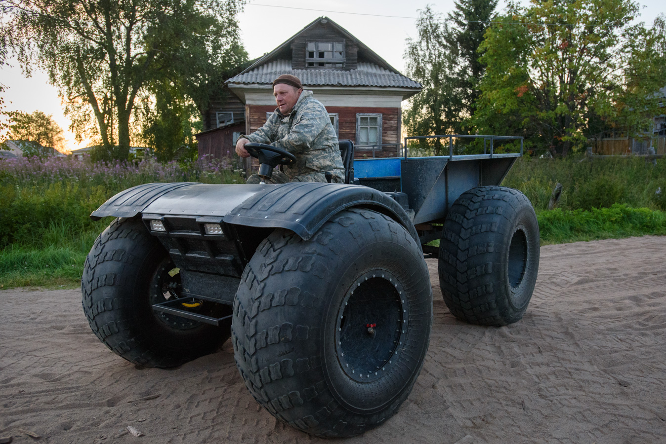 Житель села Колежма на каракате