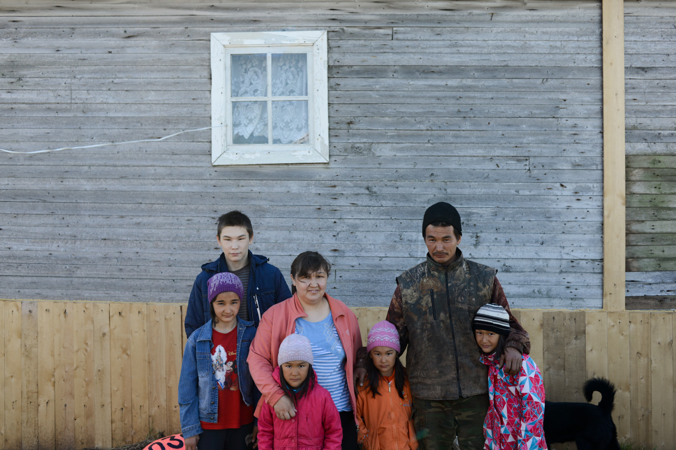 Ненецкая семья в деревне Кия